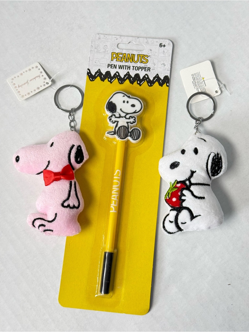 Peanuts Snoopy Bundle Yellow Pen with Topper & 2 Plush Keychains